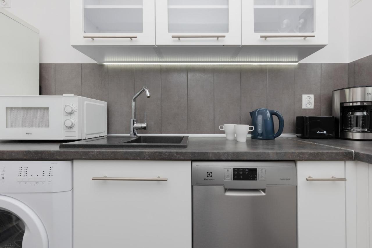 Old Town Spacious Apartment Bonifraterska By Renters วอร์ซอ ภายนอก รูปภาพ